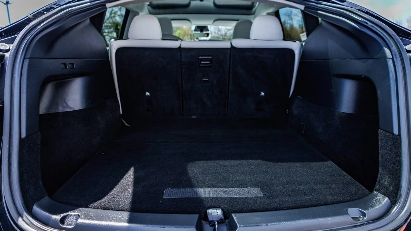 2022 Tesla Model Y 7SAYGDEE7NF438407
