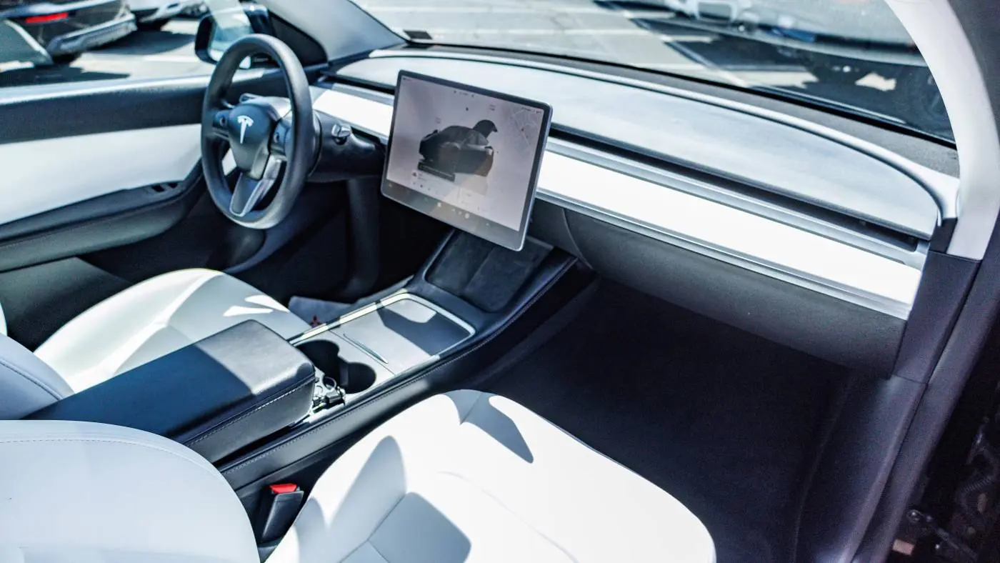 2022 Tesla Model Y 7SAYGDEE7NF438407