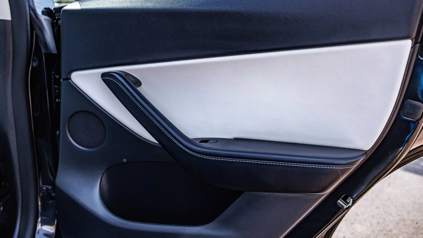 2022 Tesla Model Y 7SAYGDEE7NF438407