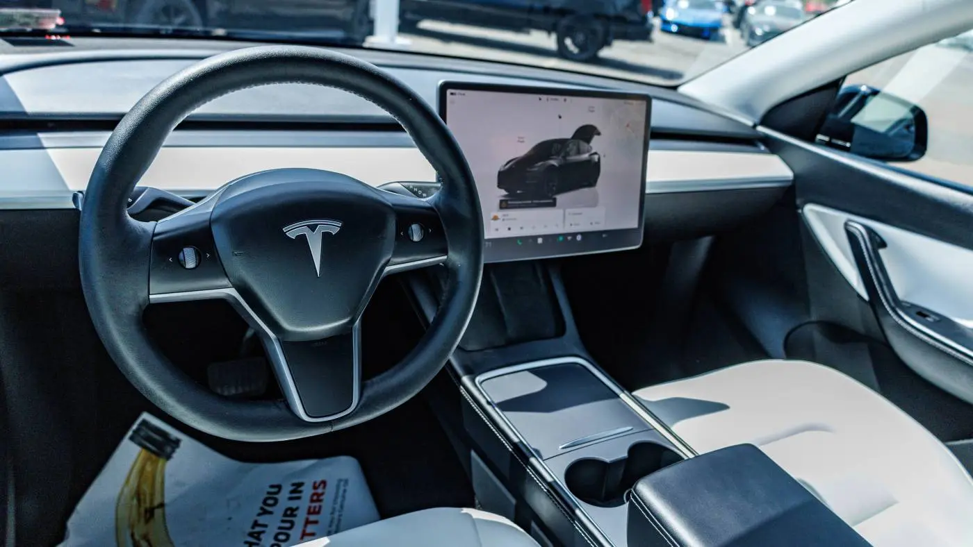 2022 Tesla Model Y 7SAYGDEE7NF438407