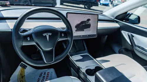 2022 Tesla Model Y 7SAYGDEE7NF438407