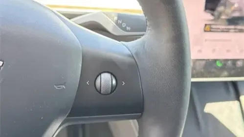 2023 Tesla Model Y 7SAYGDEE6PF835013