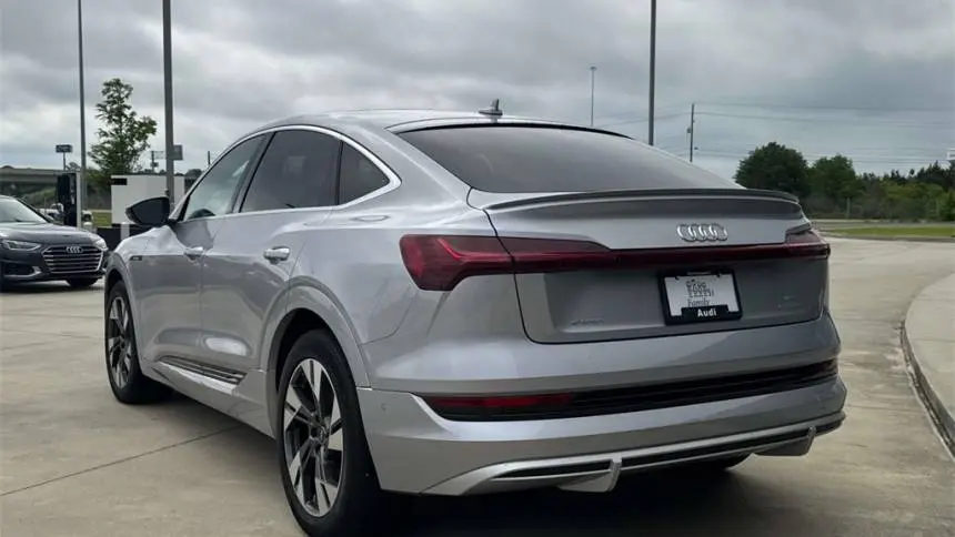 2022 Audi e-tron WA12AAGE2NB024478