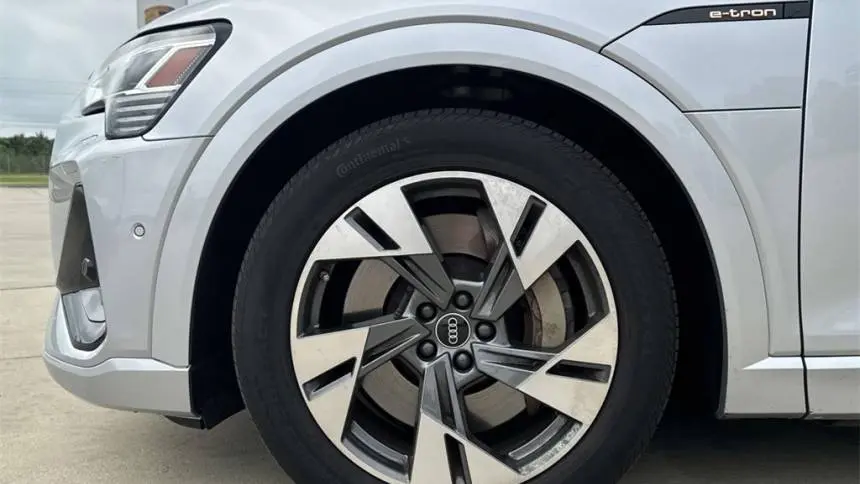 2022 Audi e-tron WA12AAGE2NB024478