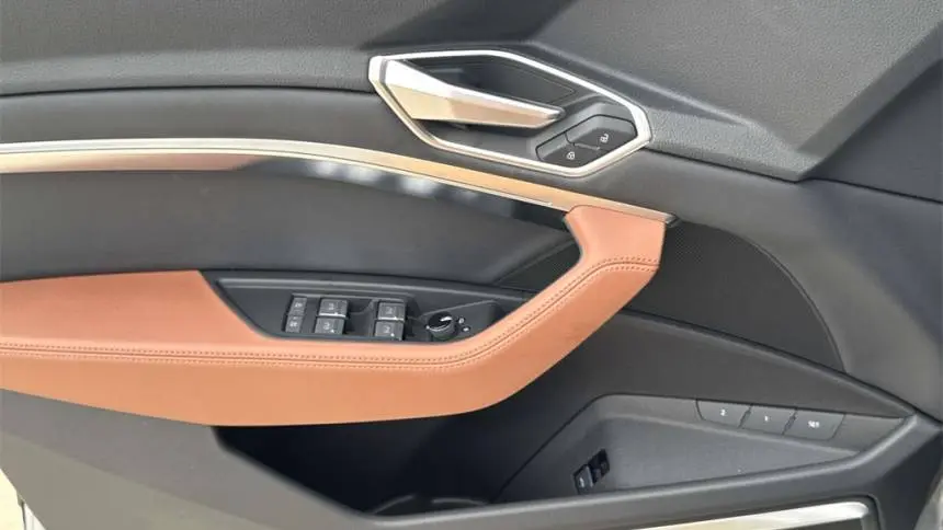 2022 Audi e-tron WA12AAGE2NB024478