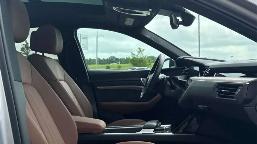 2022 Audi e-tron WA12AAGE2NB024478