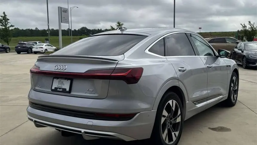 2022 Audi e-tron WA12AAGE2NB024478