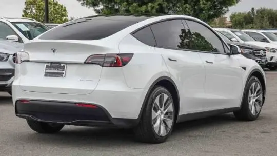 2022 Tesla Model Y 7SAYGDEE0NF409699