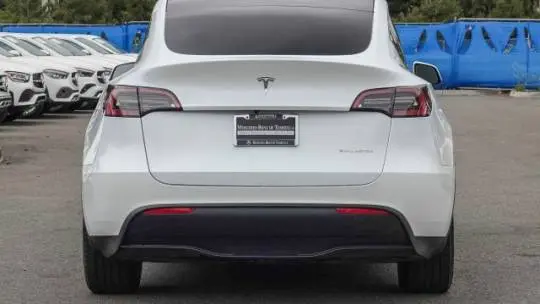 2022 Tesla Model Y 7SAYGDEE0NF409699