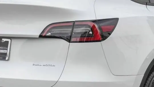 2022 Tesla Model Y 7SAYGDEE0NF409699