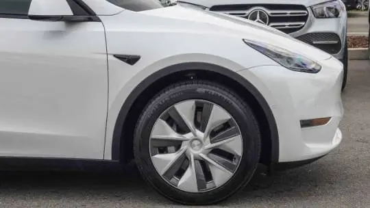 2022 Tesla Model Y 7SAYGDEE0NF409699