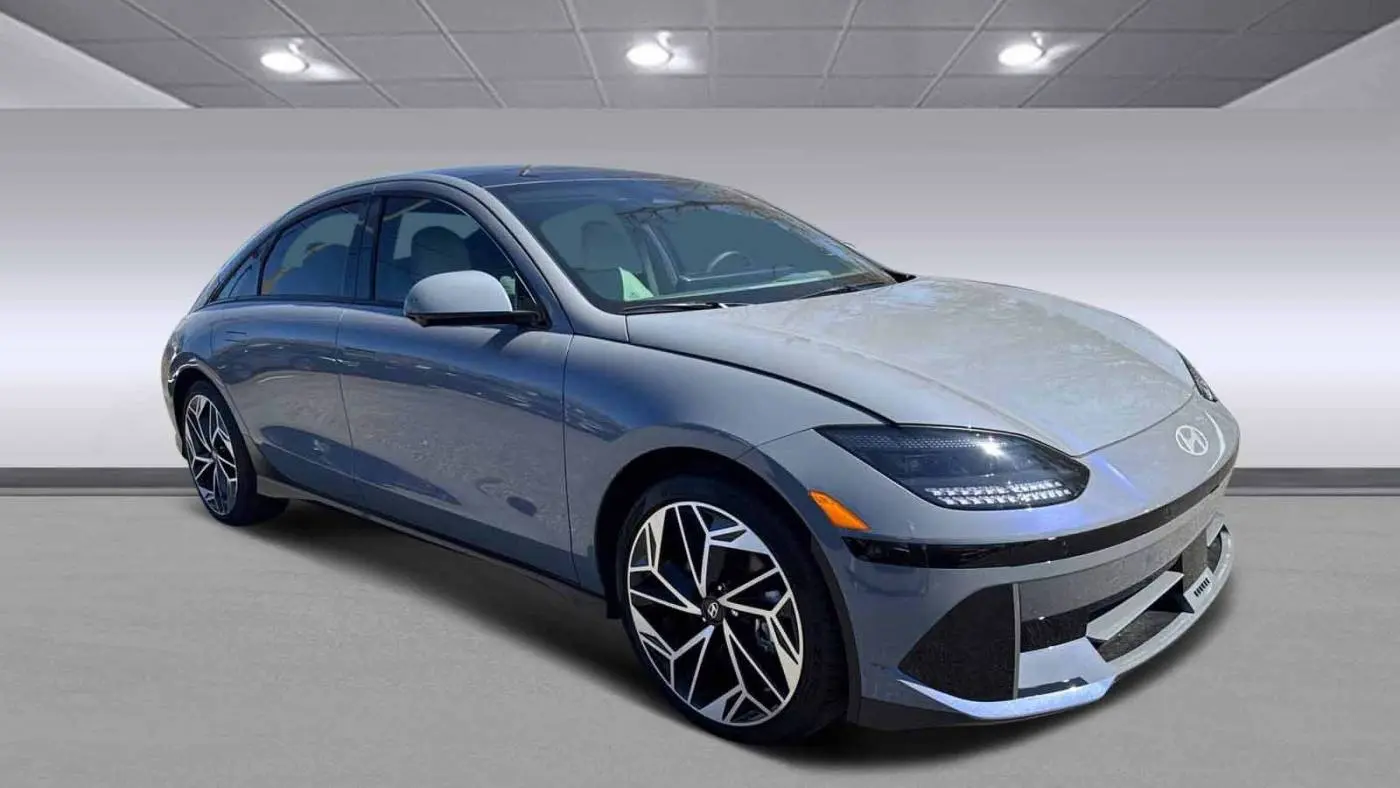 2025 Hyundai IONIQ 6 KMHM54AA4SA104940
