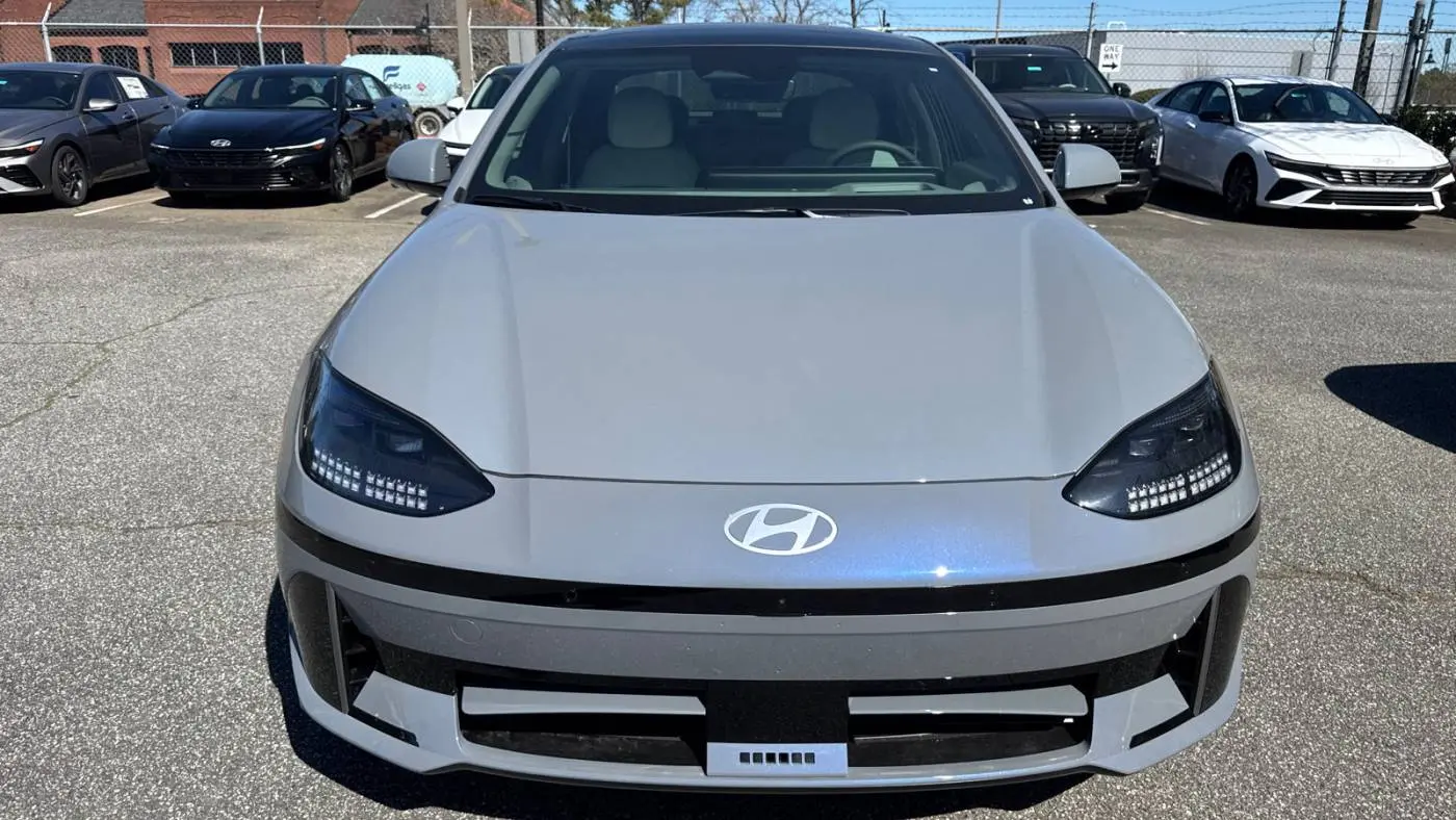 2025 Hyundai IONIQ 6 KMHM54AA4SA104940
