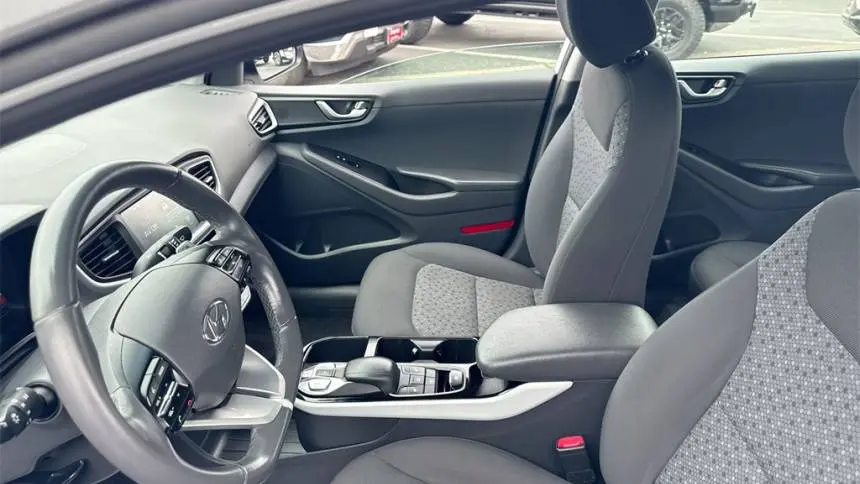 2019 Hyundai IONIQ KMHC75LH4KU034859