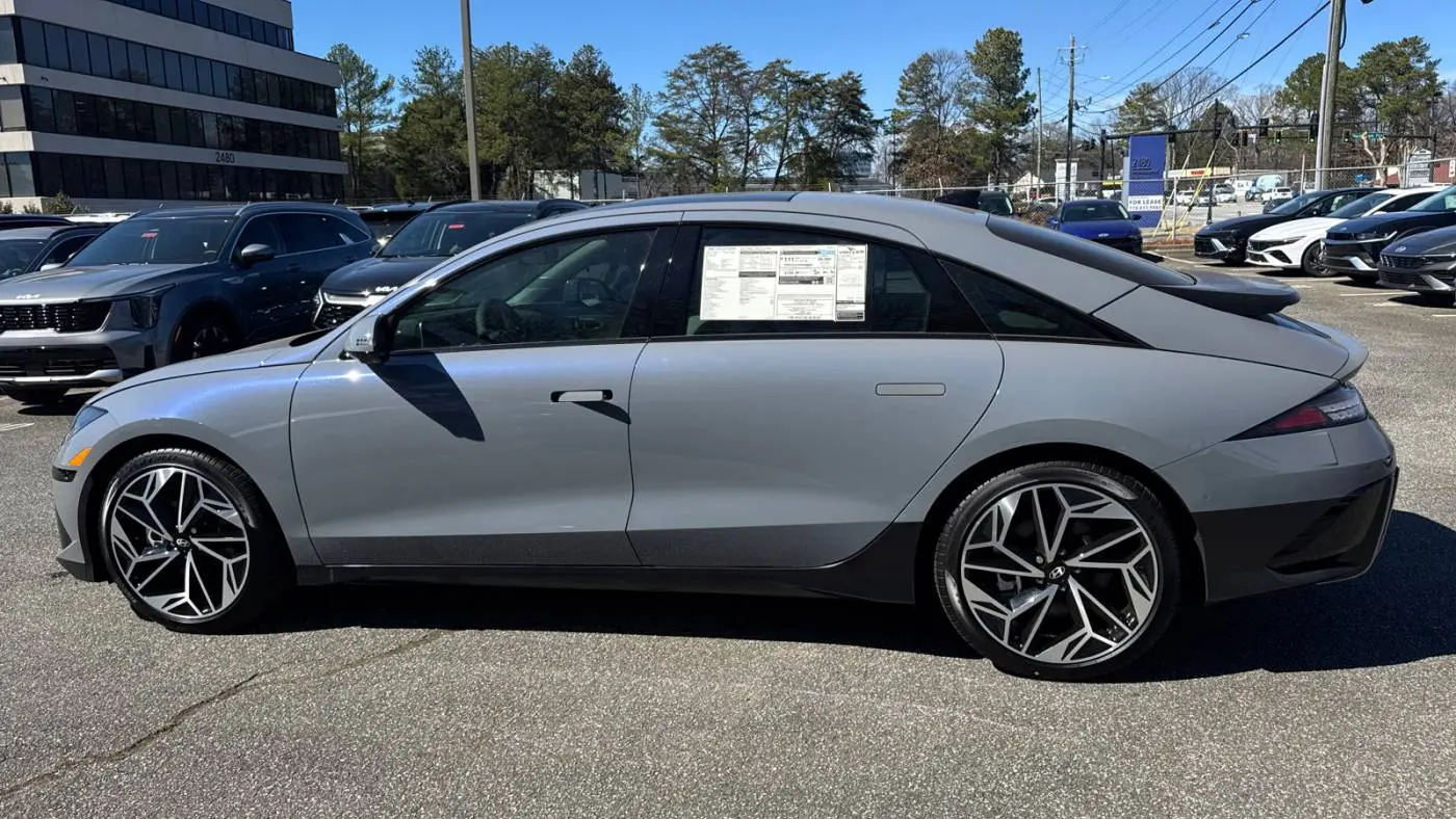 2025 Hyundai IONIQ 6 KMHM54AA4SA104940