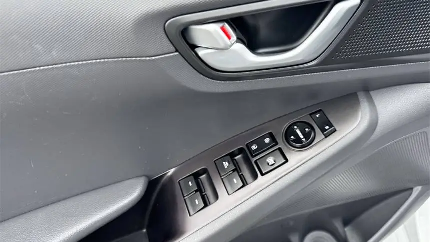 2019 Hyundai IONIQ KMHC75LH4KU034859