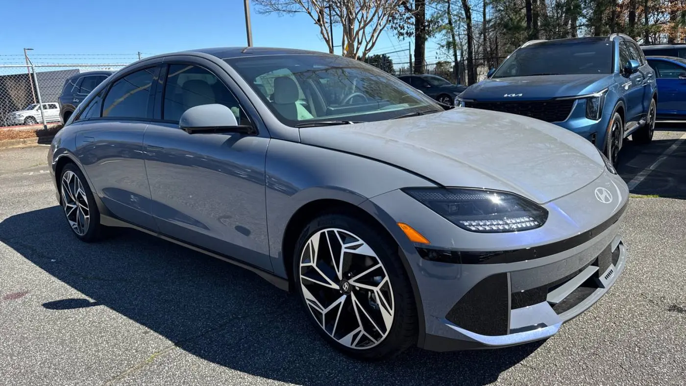 2025 Hyundai IONIQ 6 KMHM54AA4SA104940