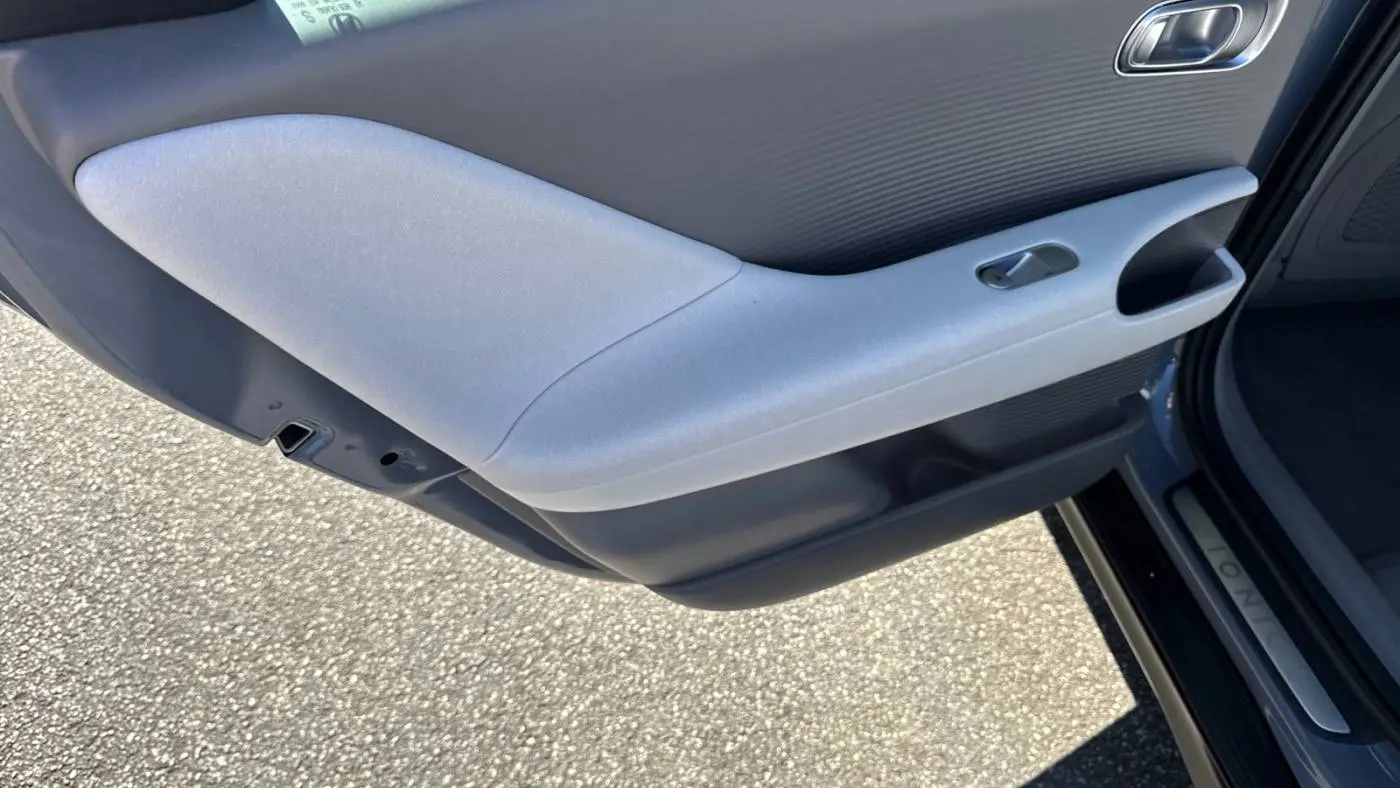 2025 Hyundai IONIQ 6 KMHM54AA4SA104940