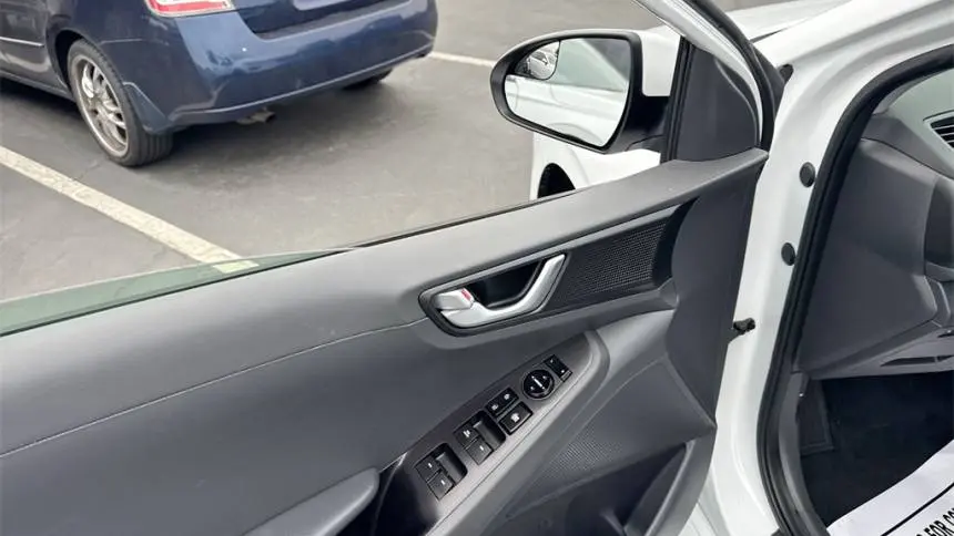 2019 Hyundai IONIQ KMHC75LH4KU034859
