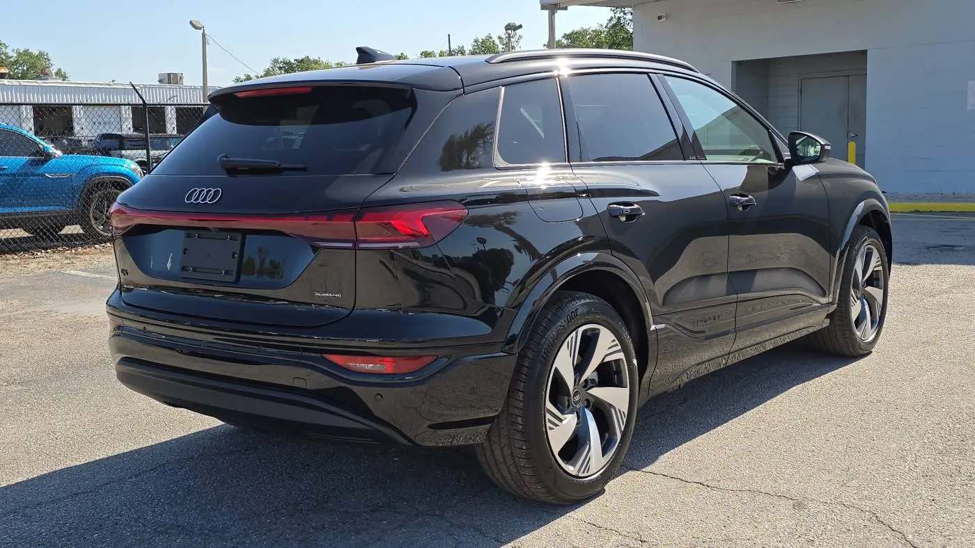 2025 Audi Q6 e-tron WA124BGF0SA043845