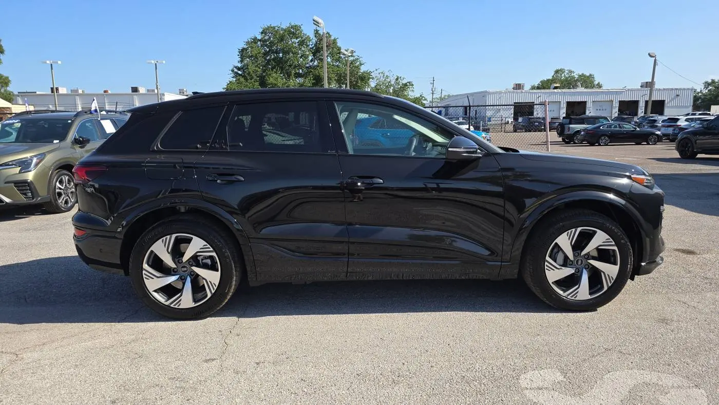 2025 Audi Q6 e-tron WA124BGF0SA043845