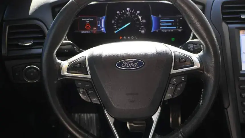 2017 Ford Fusion Energi - Images - 13