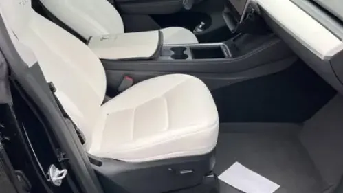 2024 Tesla Model Y 7SAYGDEE0RA235068