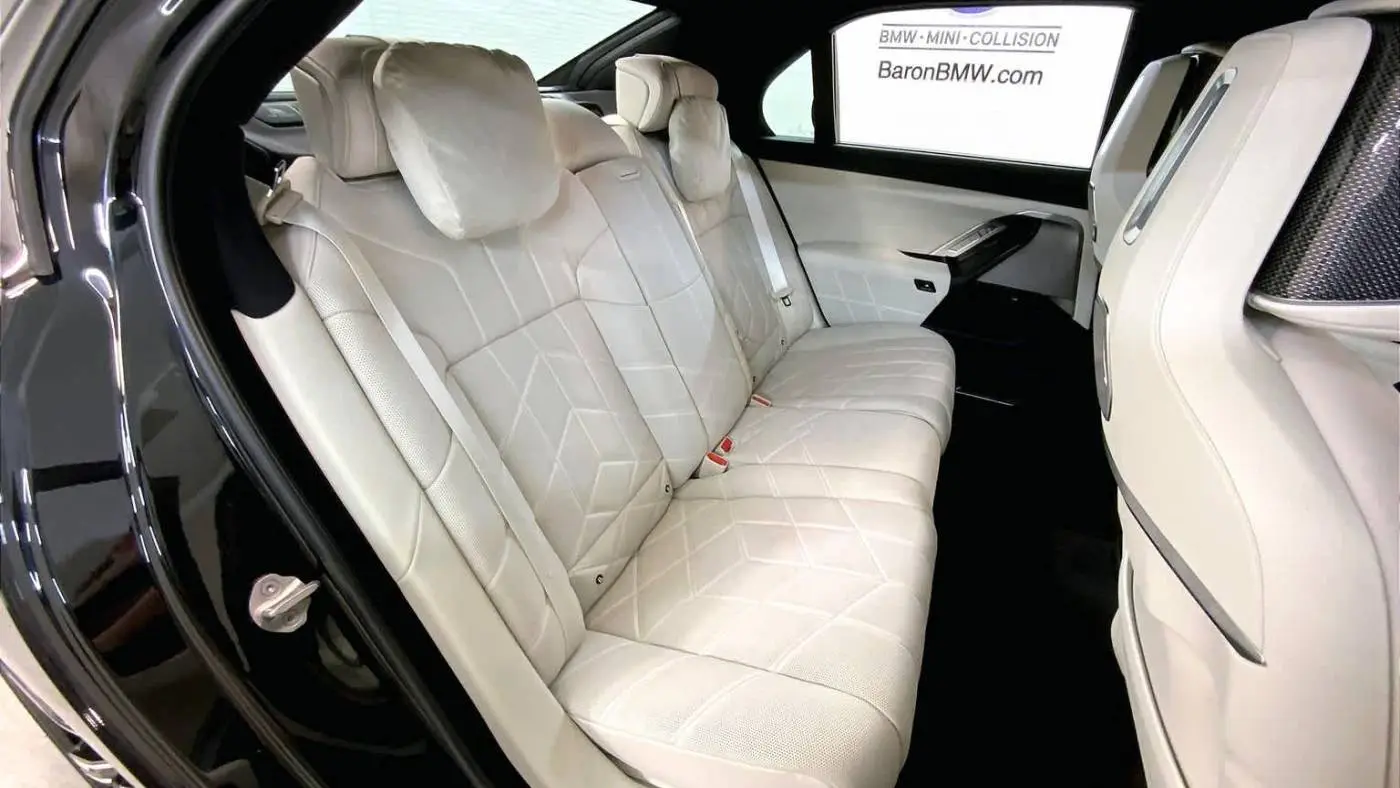 2023 BMW i7 WBY53EJ06PCN69452