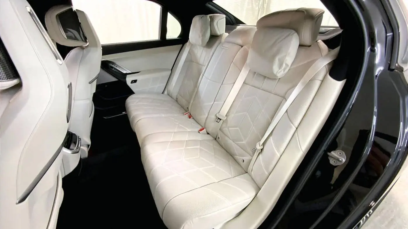 2023 BMW i7 WBY53EJ06PCN69452