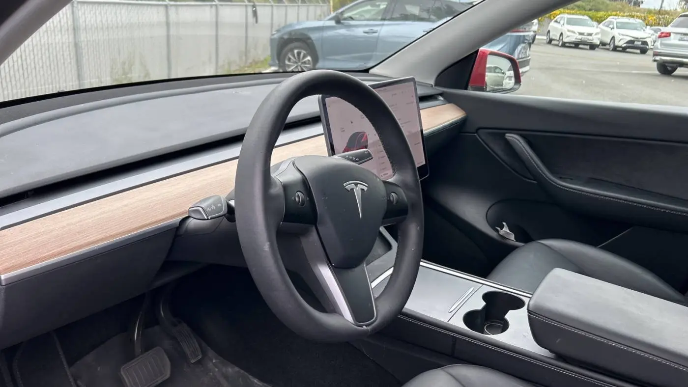 2021 Tesla Model Y 5YJYGDEE7MF203842