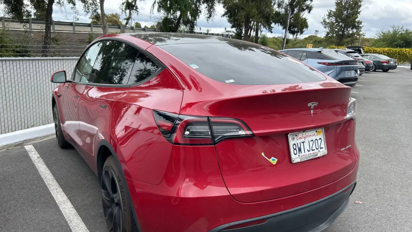 2021 Tesla Model Y 5YJYGDEE7MF203842