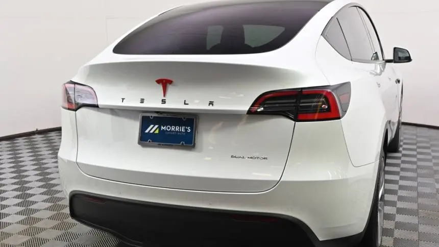 2020 Tesla Model Y 5YJYGDEE1LF050423