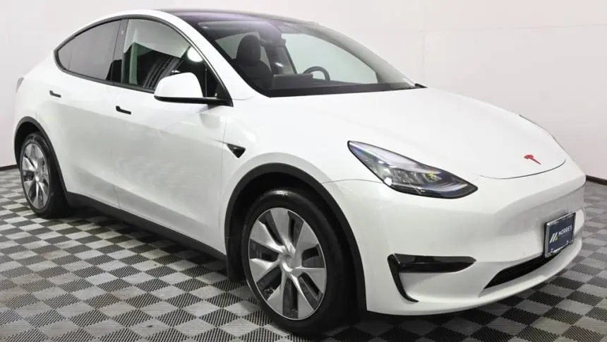 2020 Tesla Model Y 5YJYGDEE1LF050423