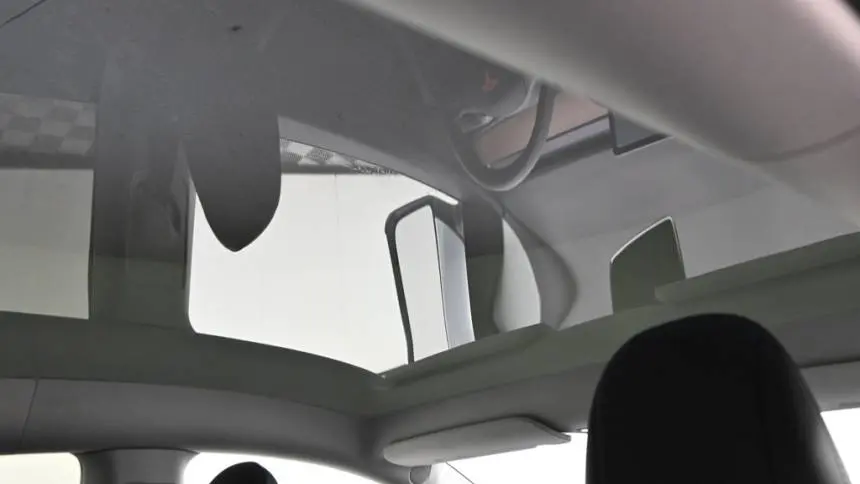 2020 Tesla Model Y 5YJYGDEE1LF050423