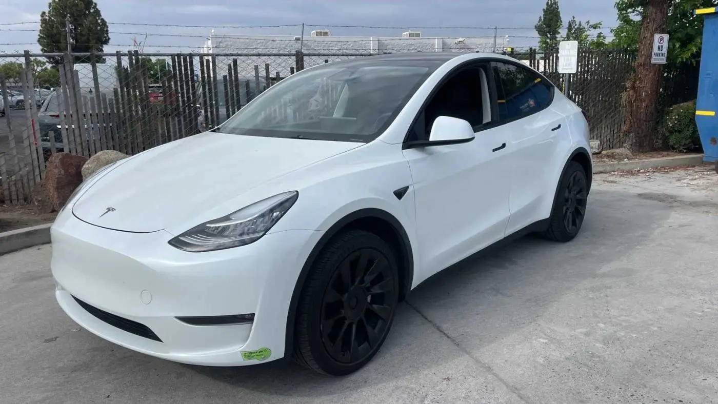 2023 Tesla Model Y 7SAYGDEE4PA136931