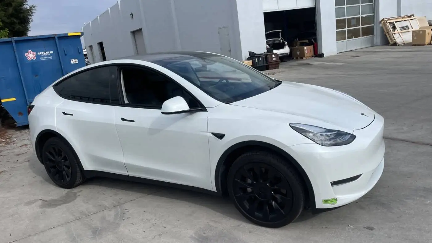 2023 Tesla Model Y 7SAYGDEE4PA136931