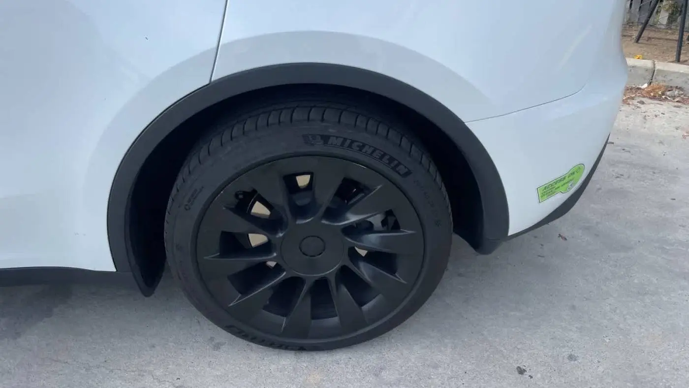 2023 Tesla Model Y 7SAYGDEE4PA136931