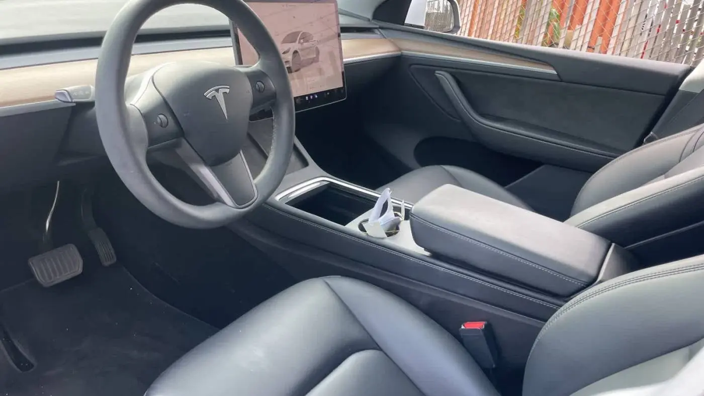 2023 Tesla Model Y 7SAYGDEE4PA136931