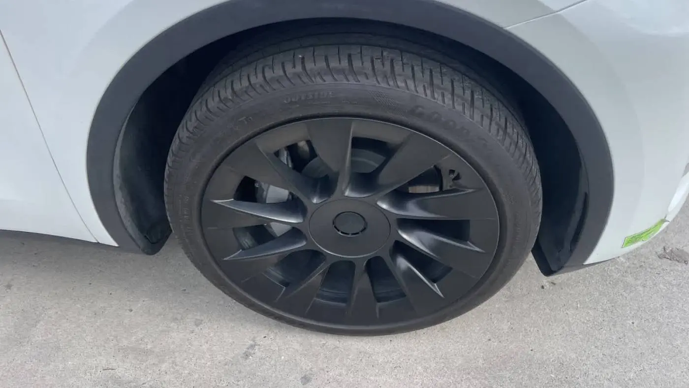 2023 Tesla Model Y 7SAYGDEE4PA136931