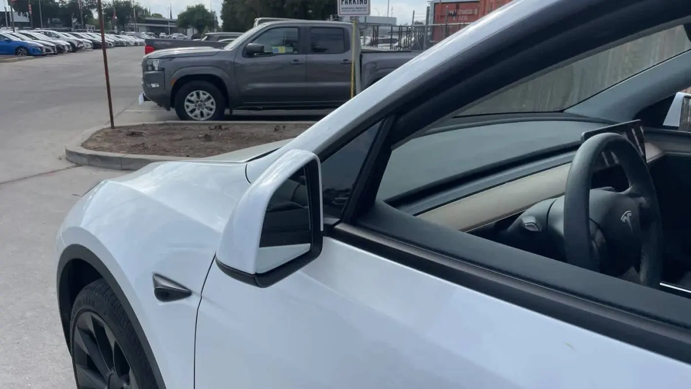 2023 Tesla Model Y 7SAYGDEE4PA136931