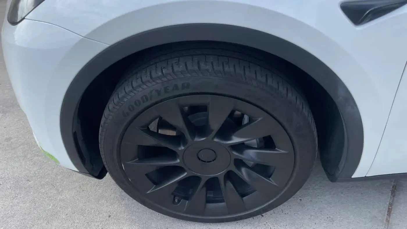 2023 Tesla Model Y 7SAYGDEE4PA136931