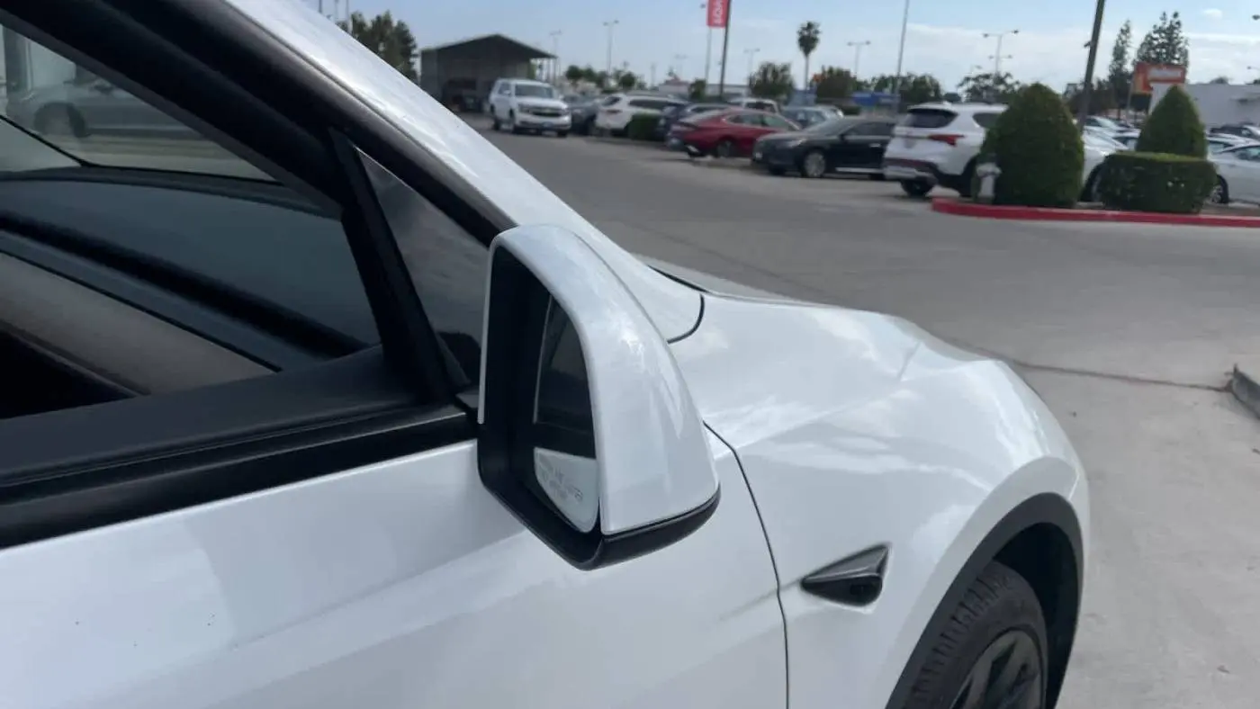 2023 Tesla Model Y 7SAYGDEE4PA136931