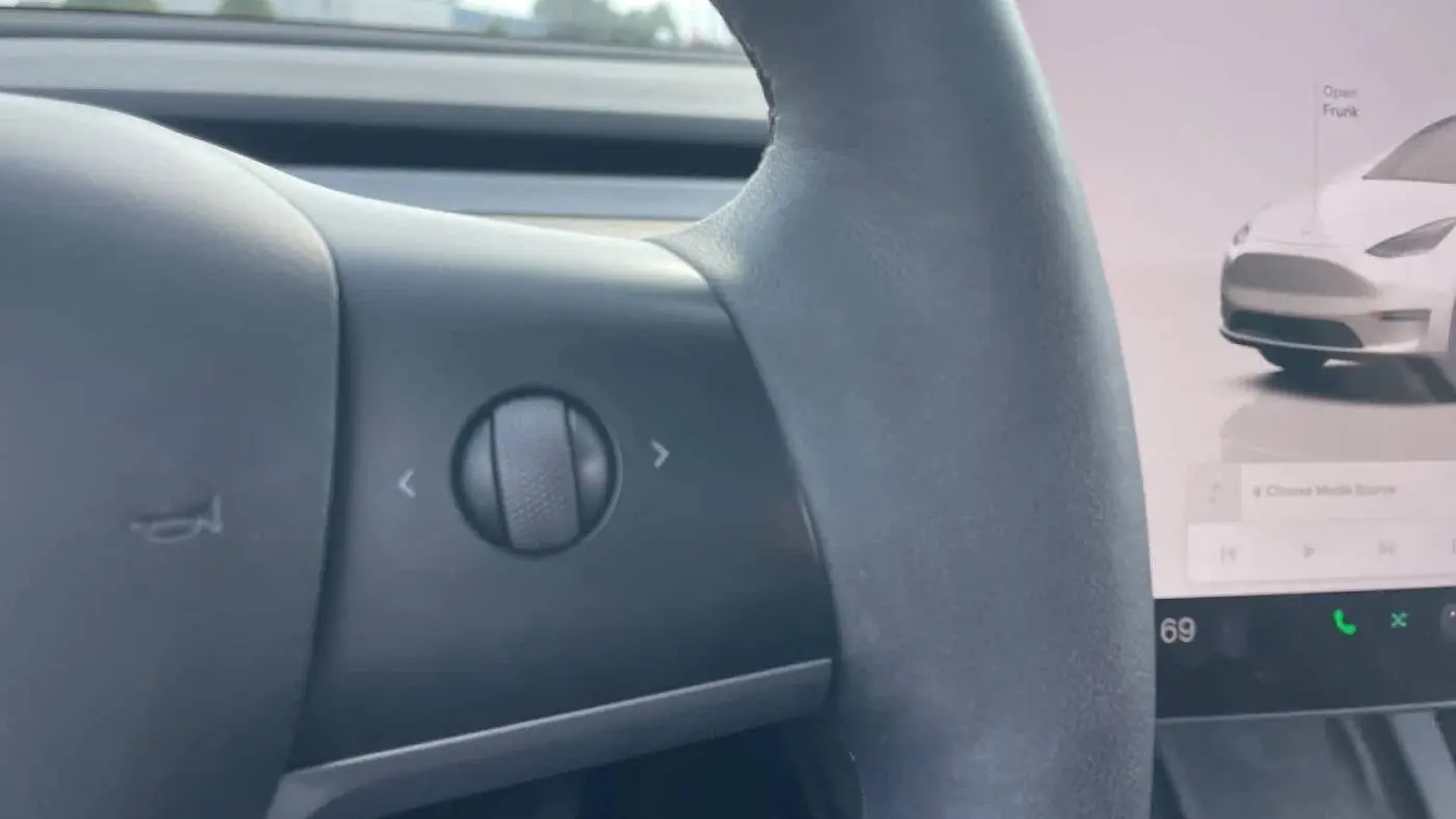 2023 Tesla Model Y 7SAYGDEE4PA136931