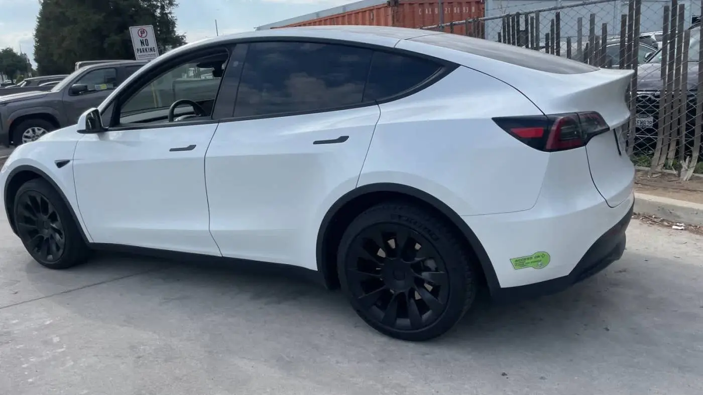 2023 Tesla Model Y 7SAYGDEE4PA136931