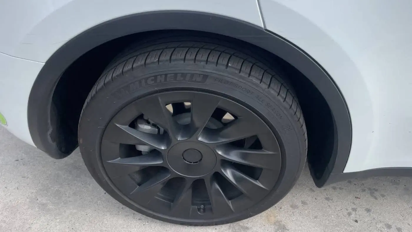 2023 Tesla Model Y 7SAYGDEE4PA136931