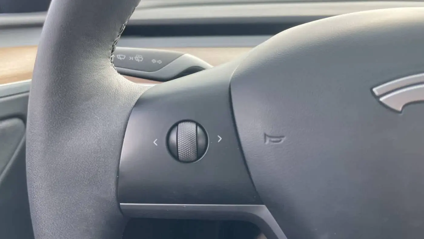 2023 Tesla Model Y 7SAYGDEE4PA136931