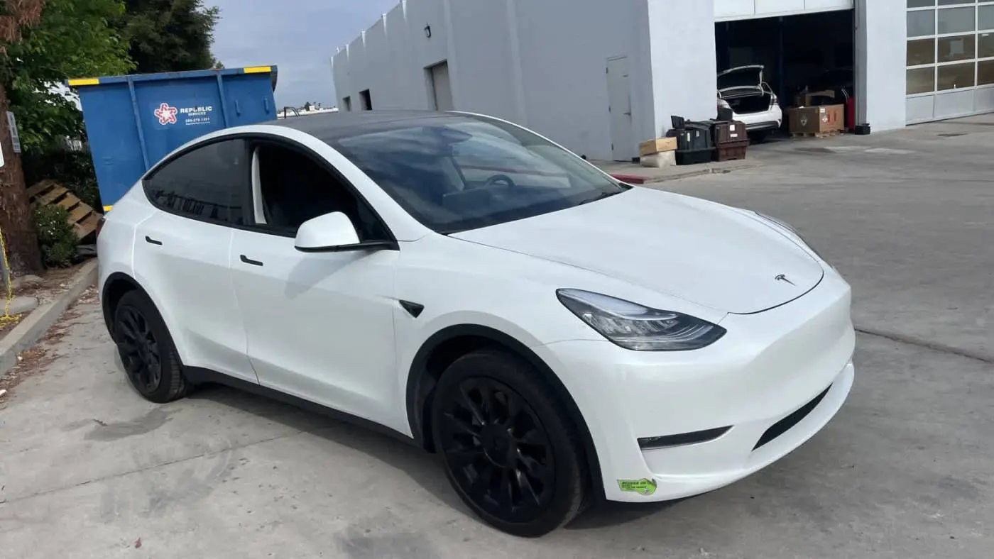 2023 Tesla Model Y 7SAYGDEE4PA136931