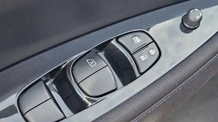 2020 Nissan LEAF - Images - 25