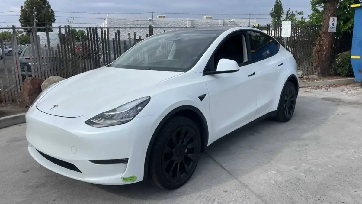 2023 Tesla Model Y 7SAYGDEE4PA136931
