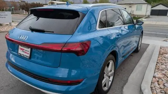 2019 Audi e-tron WA1LAAGE7KB020944